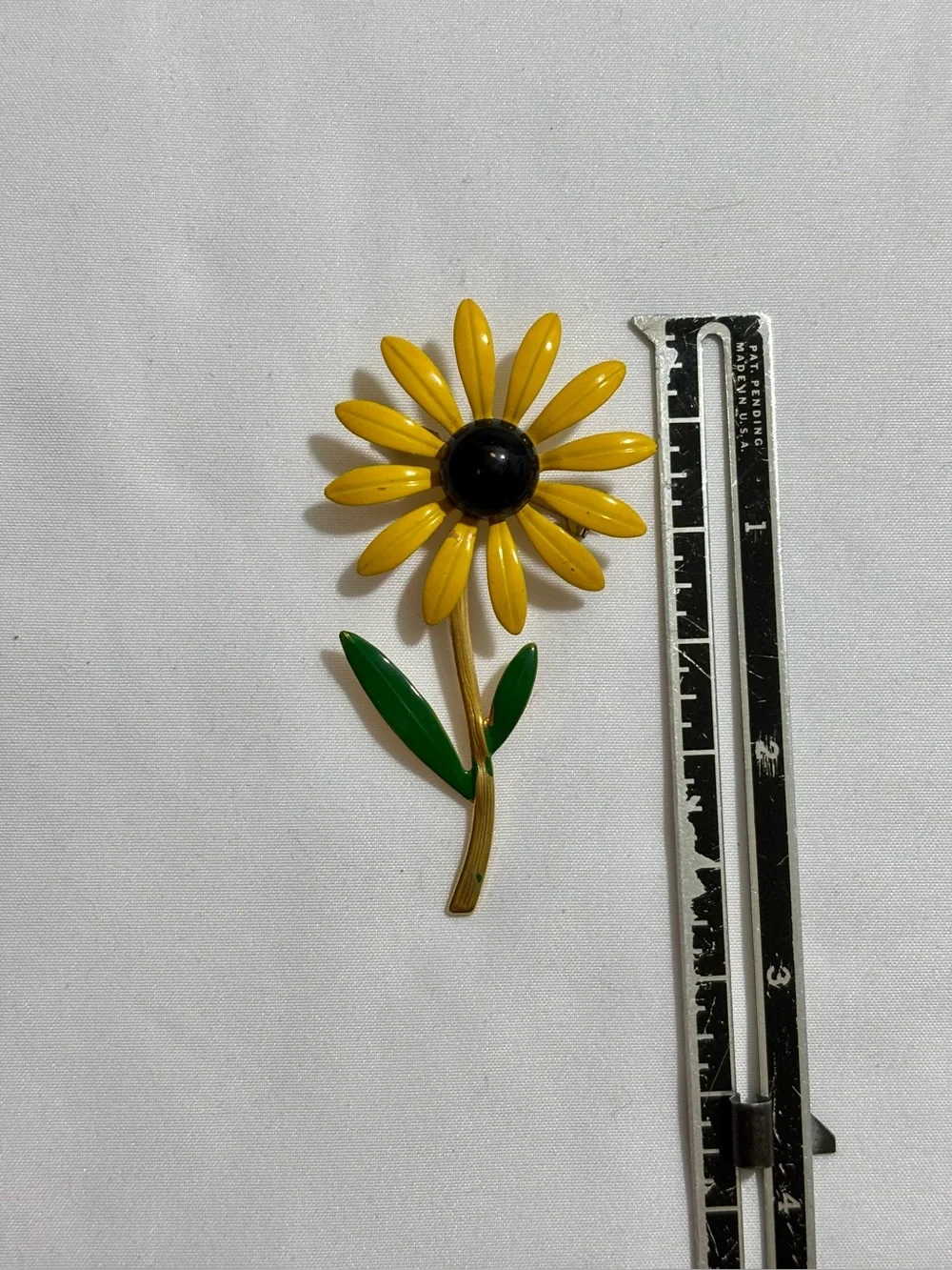 Yellow Daisy Flower Brooch - Women Jewelry - Picture 2 of 4